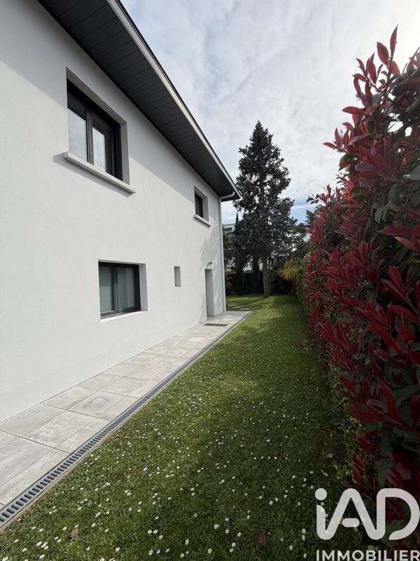 Maison - 210 m² - 9 pièces