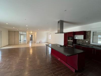 Maison - 180 m² - 6 pièces