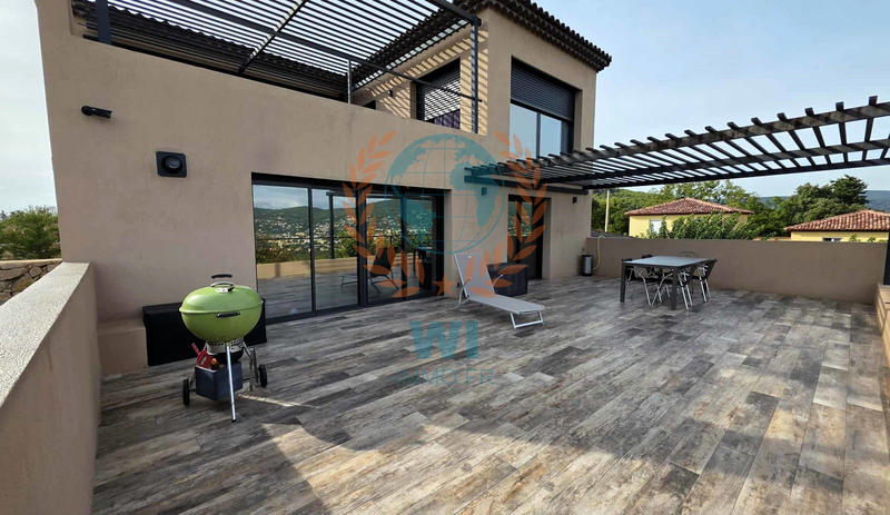 Maison - 255 m² - 7 pièces