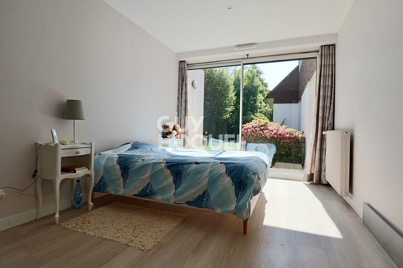 Maison - 244 m² - 8 pièces