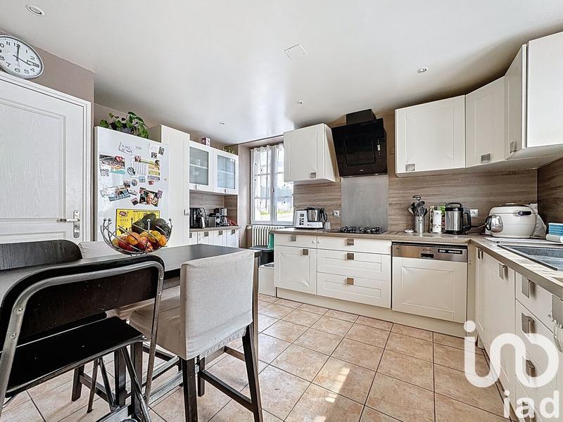 Maison - 246 m² - 9 pièces