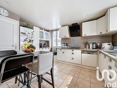 Maison - 246 m² - 9 pièces