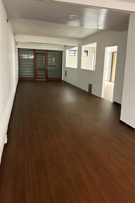 Local commercial - 104 m²