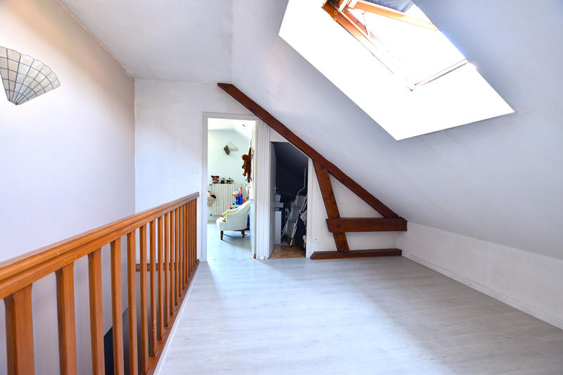 Maison - 151 m² - 9 pièces