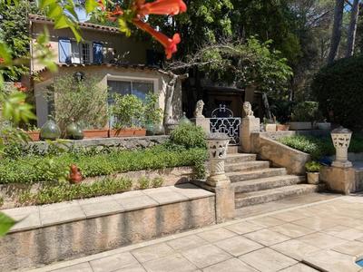 Propriété - 163 m² - 6 pièces