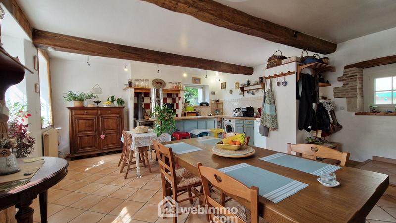 Maison - 210 m² - 6 pièces