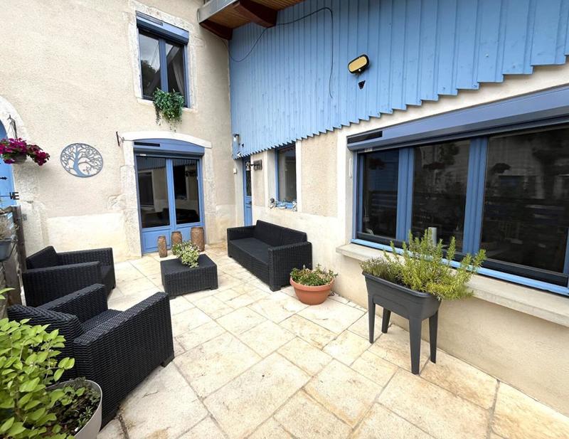 Maison - 161 m² - 9 pièces