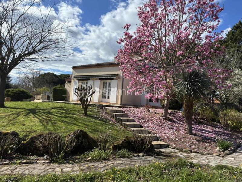 Maison traditionnelle - 145 m² - 8 pièces