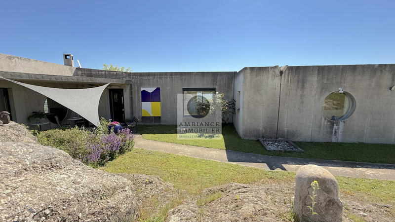 Maison - 241 m² - 8 pièces