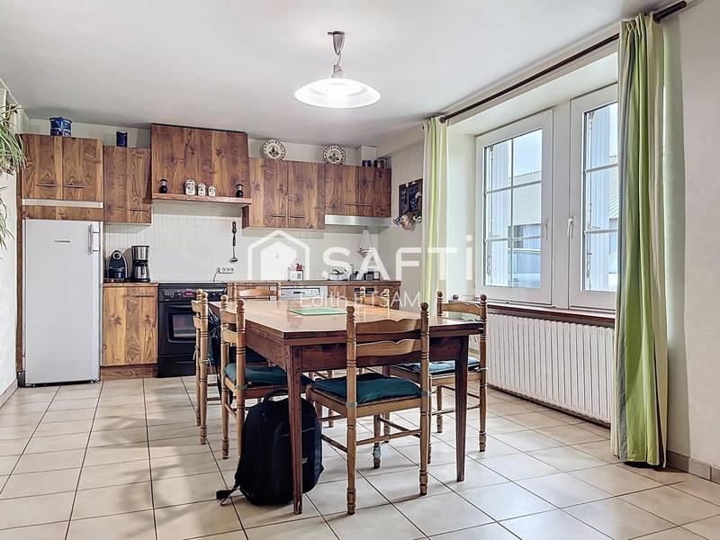 Maison - 239 m² - 11 pièces