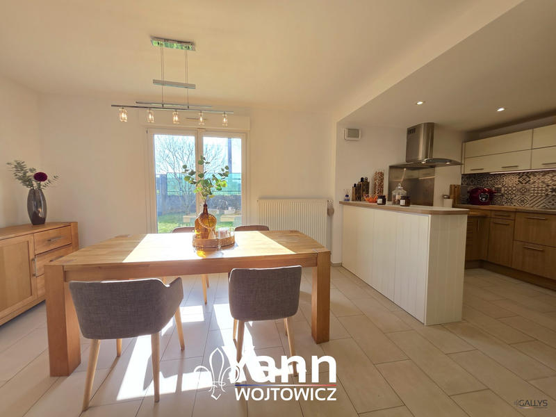 Maison - 97 m² - 5 pièces