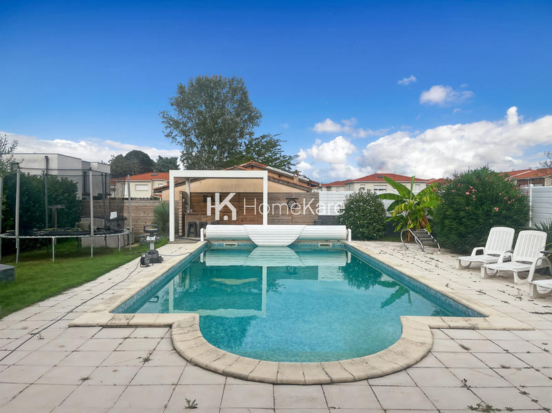 Maison - 200 m² - 8 pièces