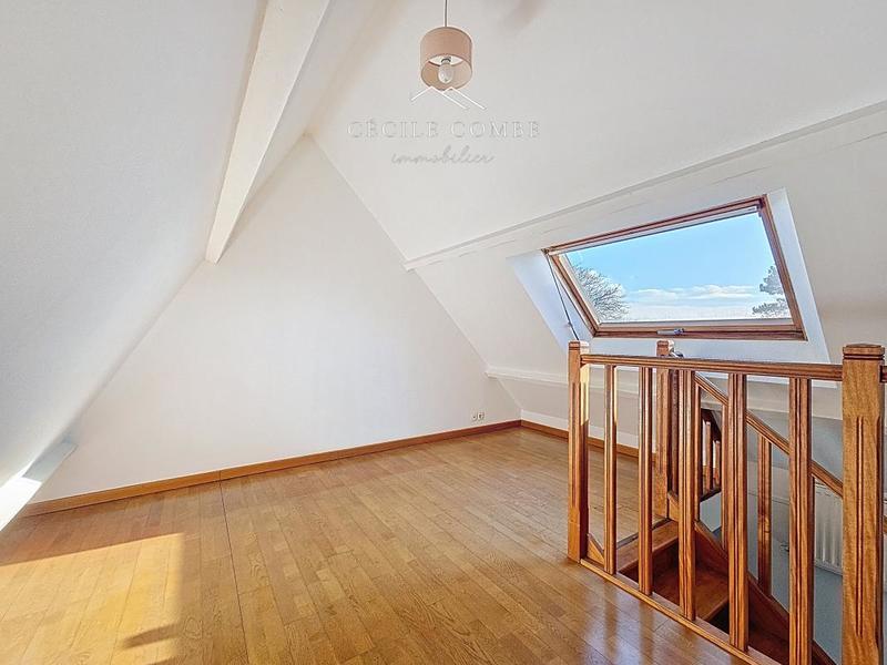 Pavillon - 180 m² - 7 pièces