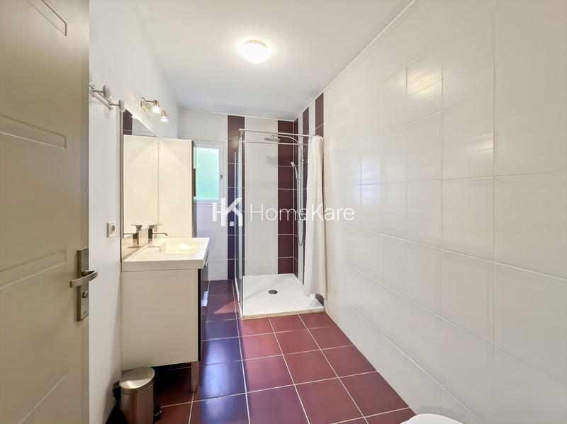 Maison - 327 m² - 7 pièces