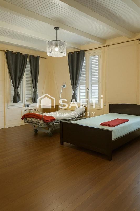 Maison - 158 m² - 9 pièces