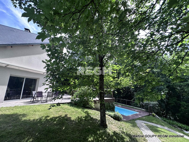 Propriété - 200 m² - 8 pièces