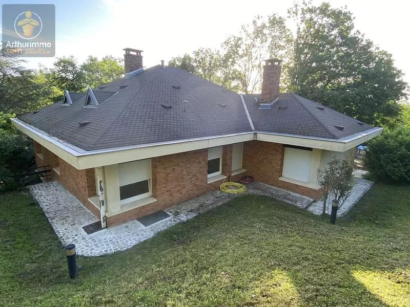 Maison - 240 m² - 6 pièces