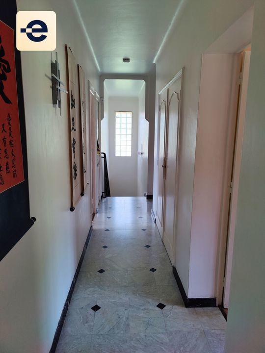 Maison - 246 m² - 7 pièces