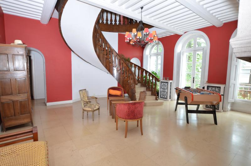 Maison - 424 m² - 11 pièces