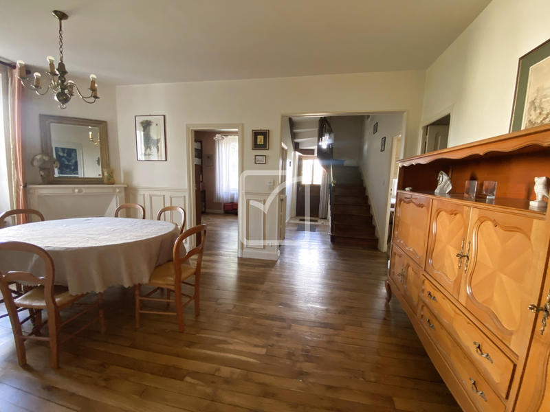 Maison - 168 m² - 9 pièces