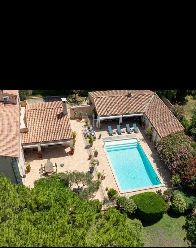 Propriété - 302 m² - 9 pièces