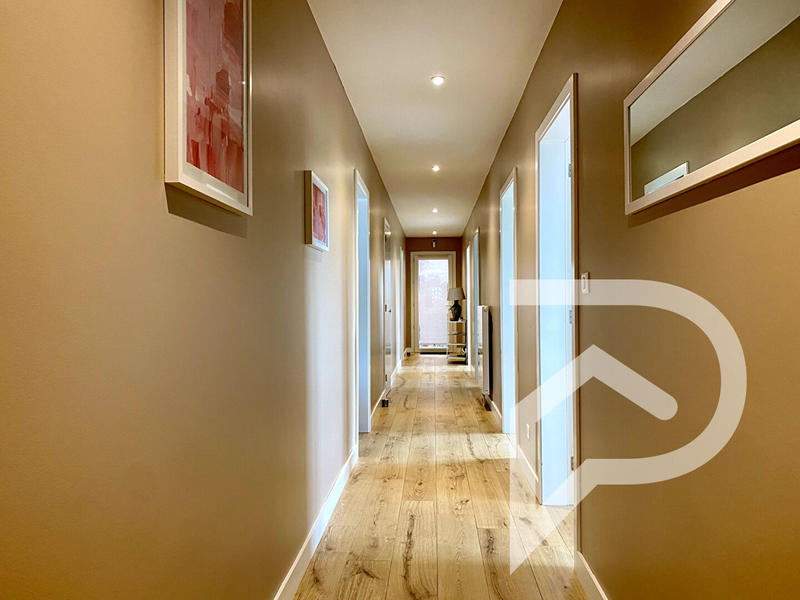 Maison - 205 m² - 8 pièces