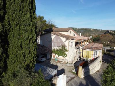 Maison - 320 m² - 9 pièces