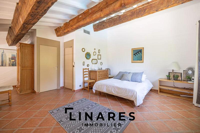 Maison - 340 m² - 8 pièces