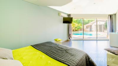 Maison - 237 m² - 8 pièces