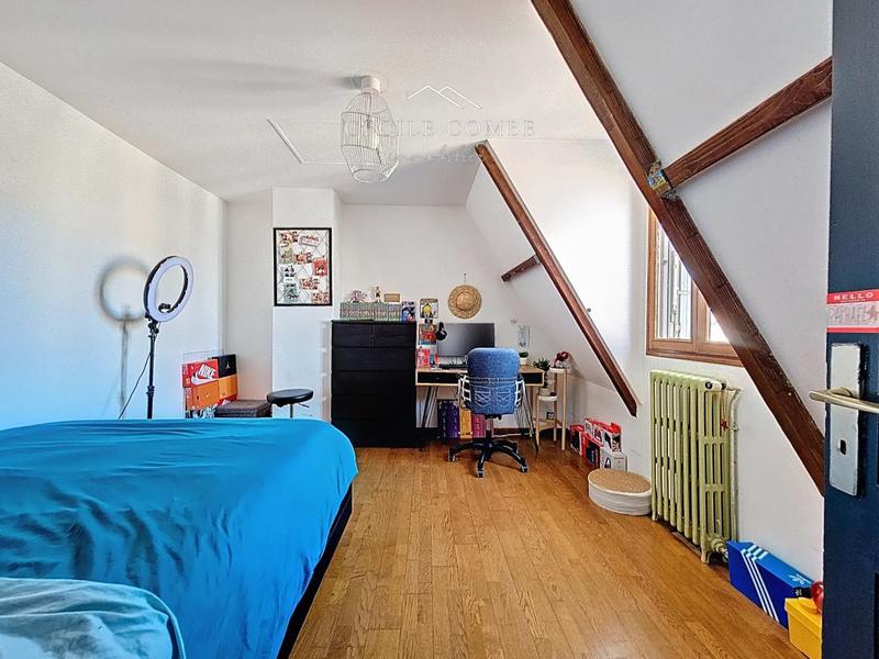 Pavillon - 180 m² - 7 pièces