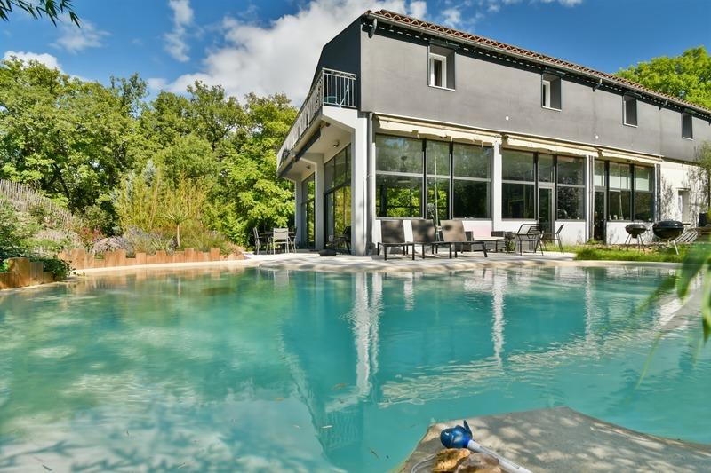 Propriété - 330 m² - 13 pièces