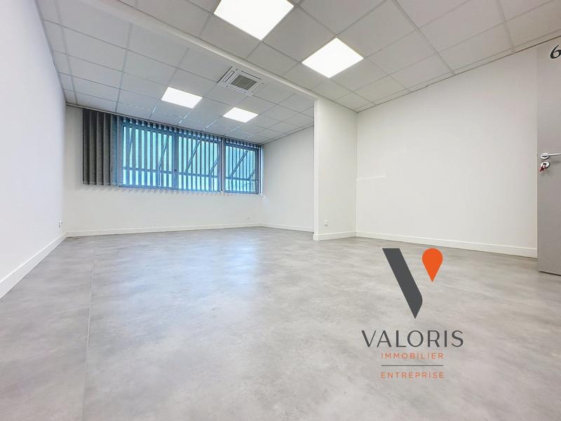 Bureau - 347 m² - 1 pièce