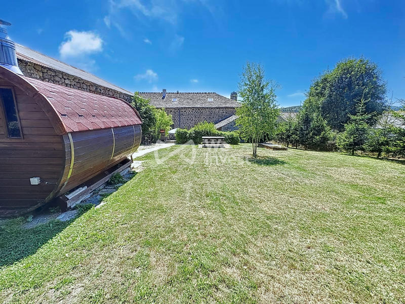 Maison - 323 m² - 13 pièces