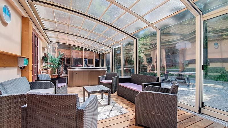 Maison - 313 m² - 9 pièces