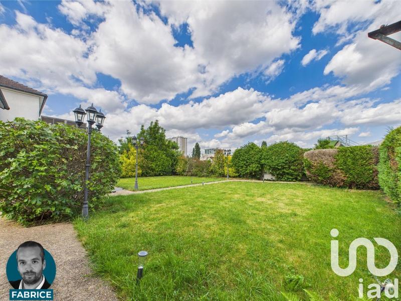 Maison - 216 m² - 8 pièces