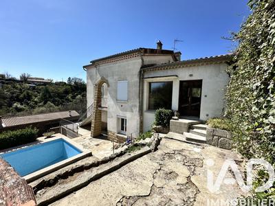 Maison - 205 m² - 8 pièces