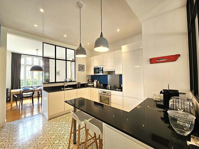 Maison - 170 m² - 9 pièces