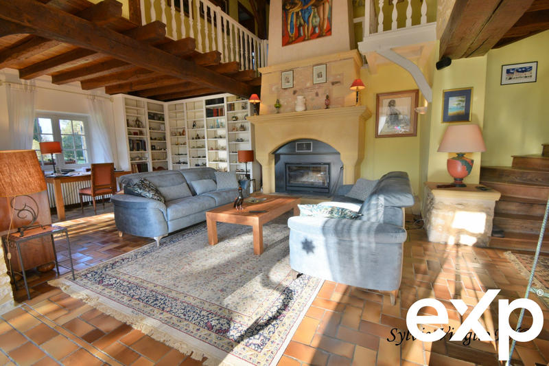 Maison - 207 m² - 6 pièces