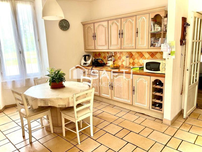 Maison - 201 m² - 7 pièces