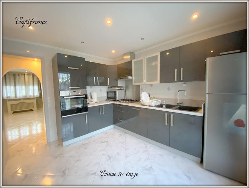 Maison - 250 m² - 9 pièces