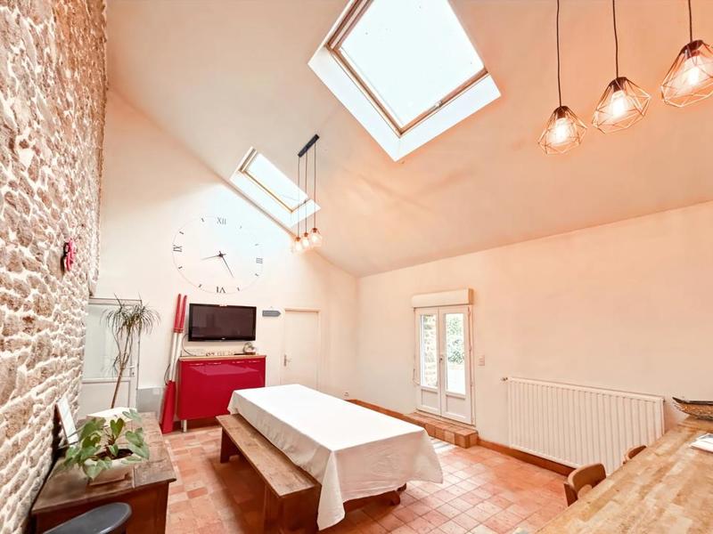 Maison - 240 m² - 5 pièces