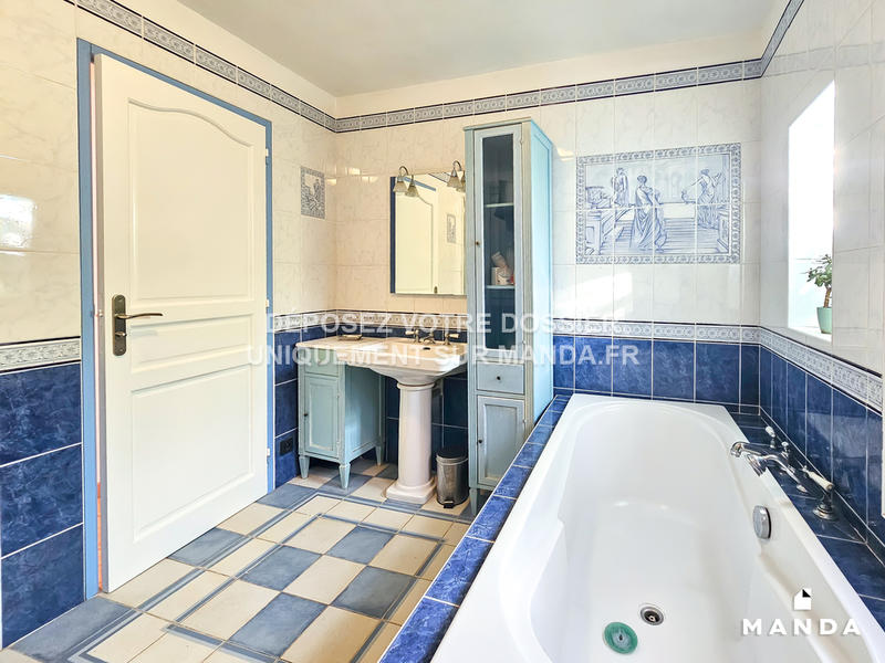 Chambre - 12 m² - 5 pièces