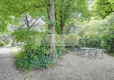 Maison - 235 m² - 9 pièces