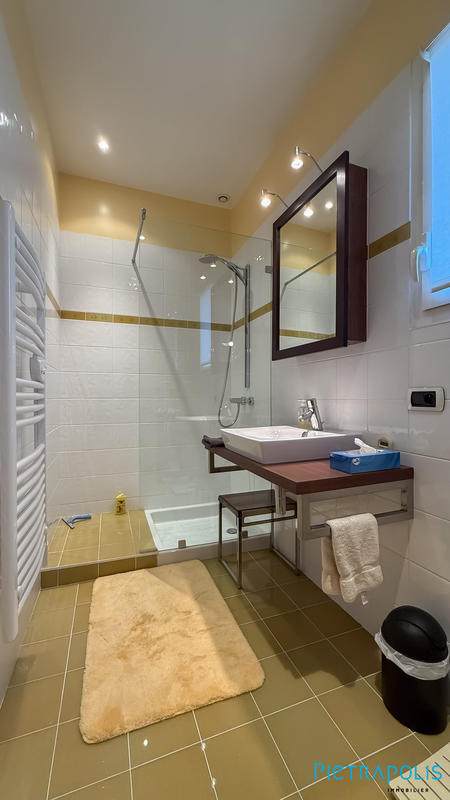 Maison contemporaine - 280 m² - 8 pièces