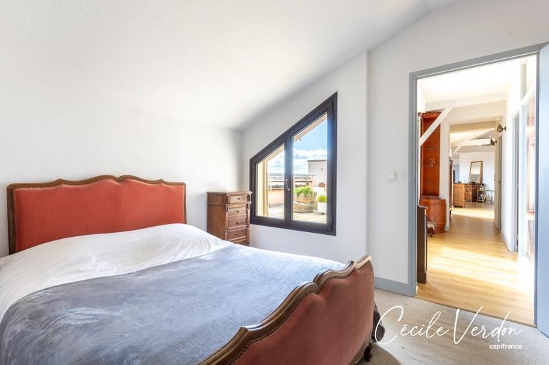 Appartement - 192 m² - 8 pièces