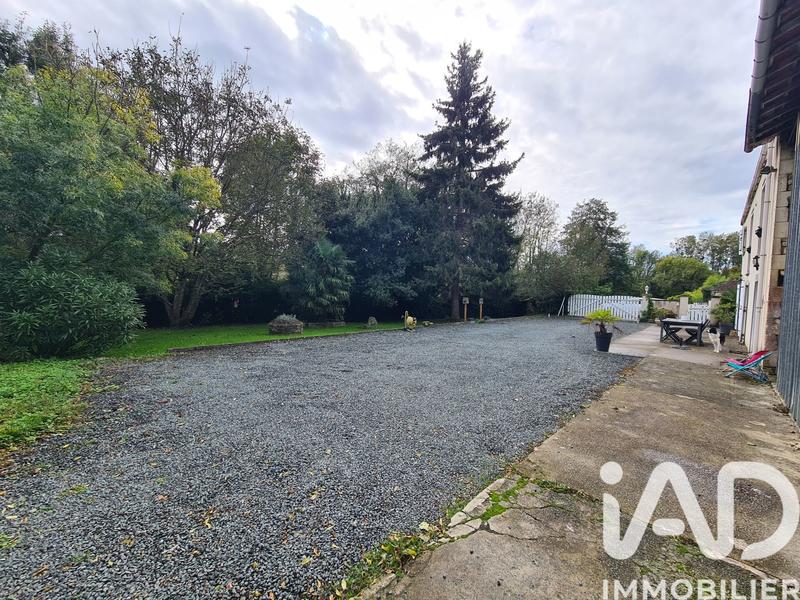 Maison - 202 m² - 7 pièces