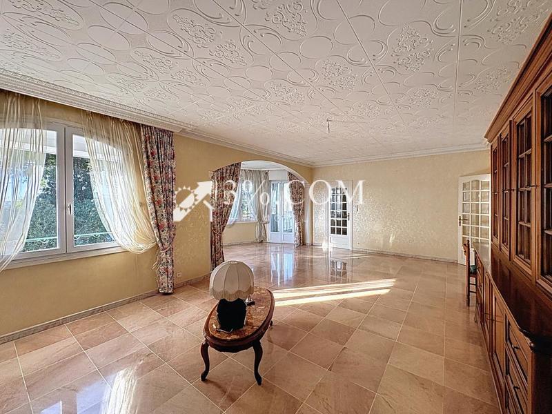 Villa - 398 m² - 11 pièces