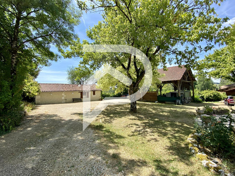 Maison - 348 m² - 14 pièces