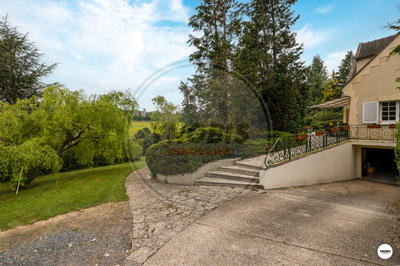 Maison - 253 m² - 8 pièces