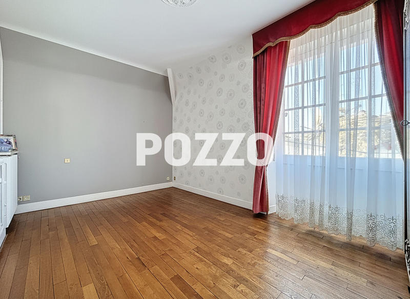 Maison - 177 m² - 8 pièces